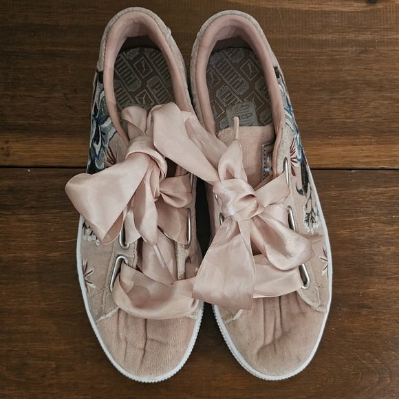Puma Heart Hyper Peach Velvet Floral Embroidery Sneakers Women's Size 7.5 - Picture 6 of 14